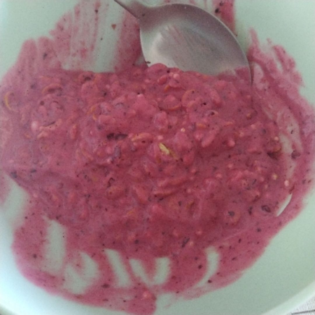 Desayuno de frutos rojos con cereales Desayuno de frutos rojos con cereales