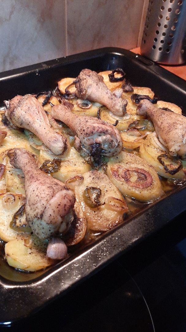 Muslos de pollo (o pescado)al horno con verduras Muslos de pollo (o pescado)al horno con verduras