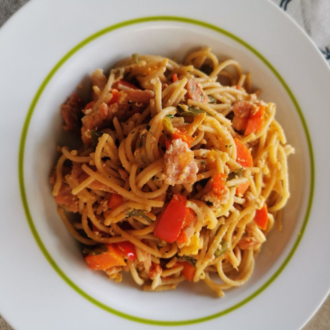 Espaguetis con verduras y lacón Espaguetis con verduras y lacón