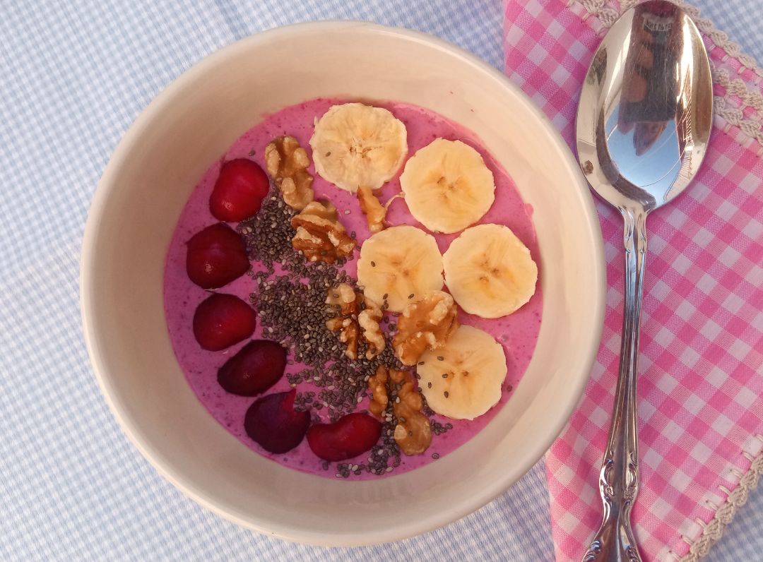 Fruit Bowl de plátano y frutos rojos