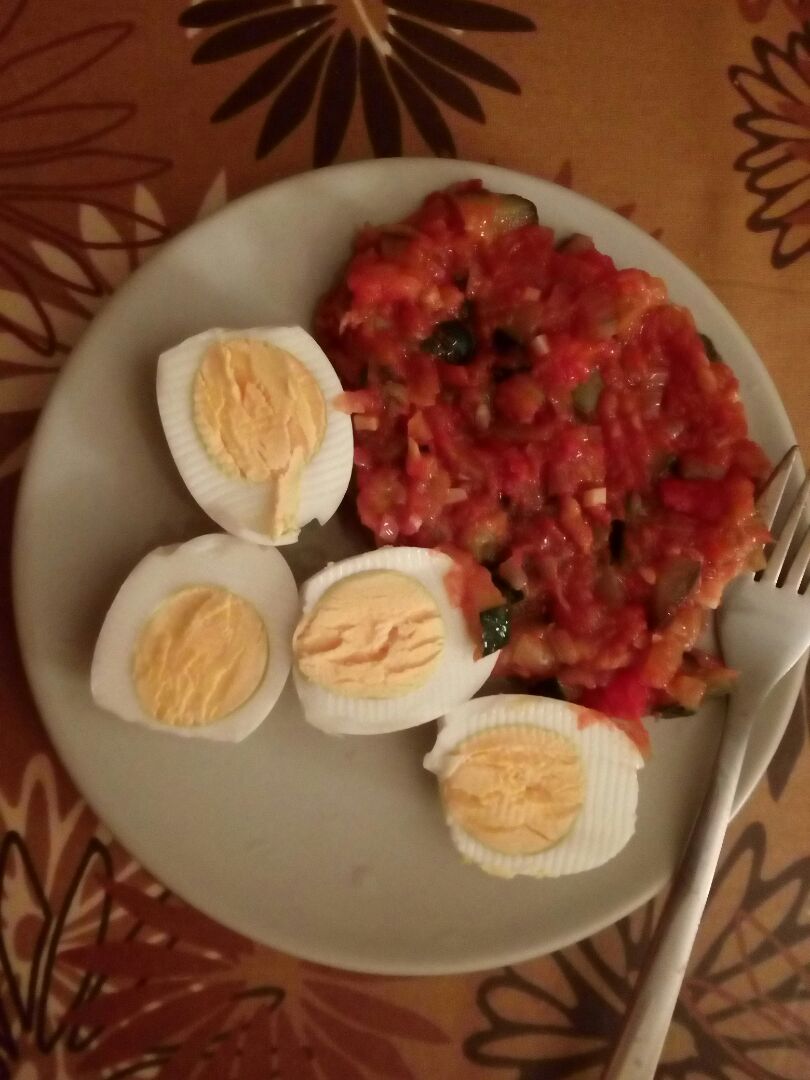 Pisto con huevo cocido Pisto con huevo cocido