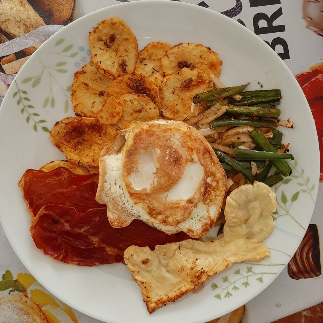 Plato combinado (huevos rotos saludables) Plato combinado (huevos rotos saludables)
