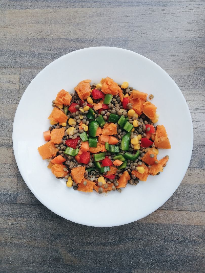 Ensalada de lentejas y boniato al horno