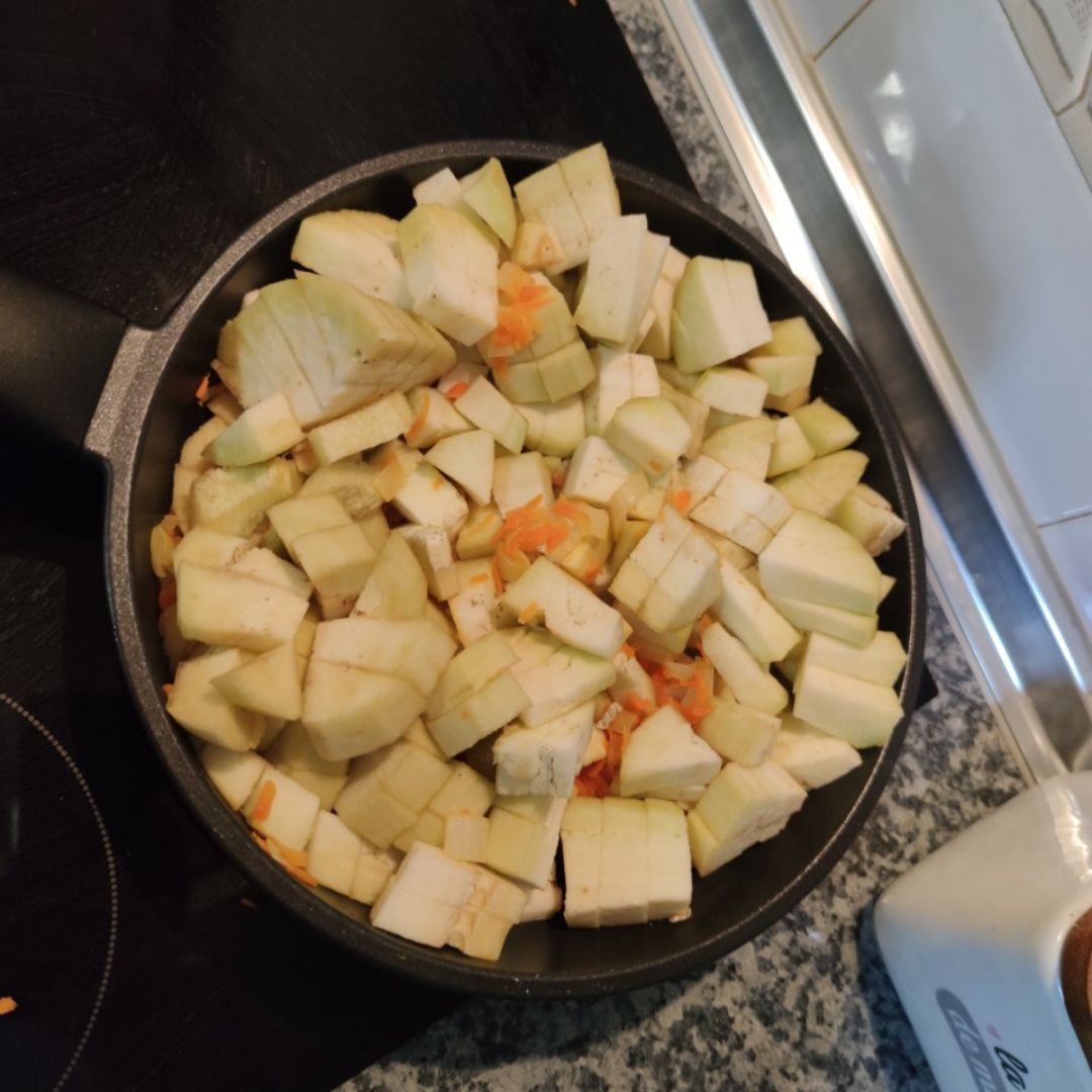 Berenjena con pollo y zanahoria. Paso 2 Berenjena con pollo y zanahoria. Paso 2