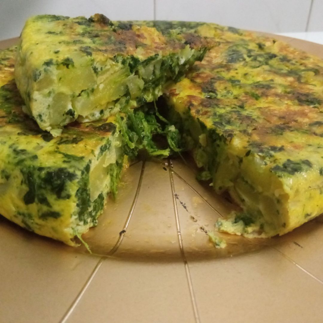 Tortilla de espinacas,patatas cocidas y cebolla Tortilla de espinacas,patatas cocidas y cebolla