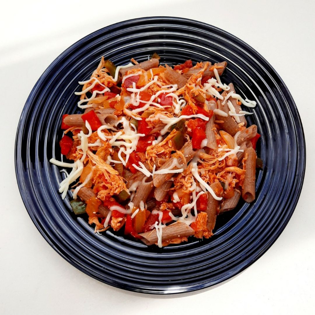 Macarrones de trigo sarraceno con verduras y pollo