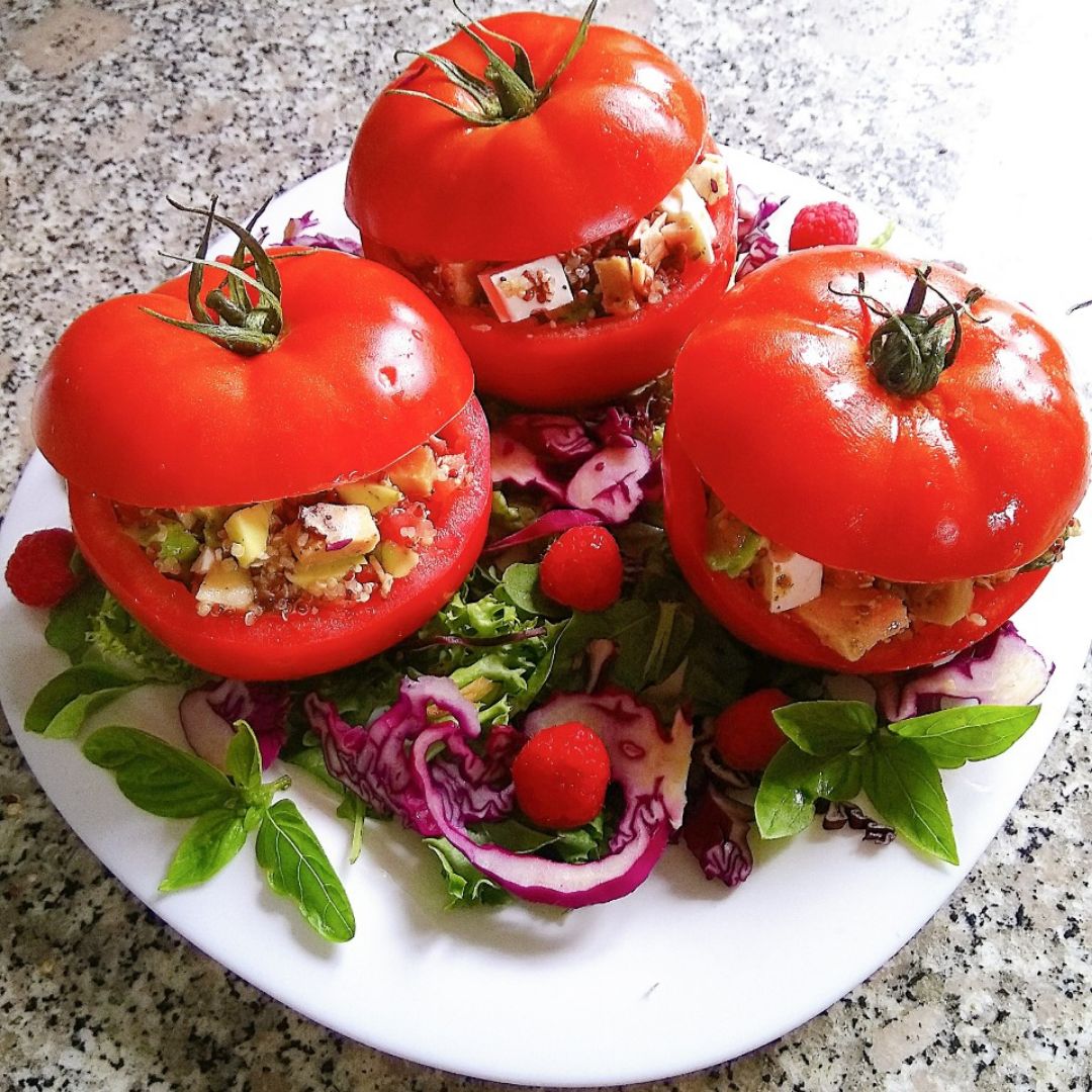 Tomates rellenos de ensalada de quinoa 🍅🥗 Tomates rellenos de ensalada de quinoa 🍅🥗