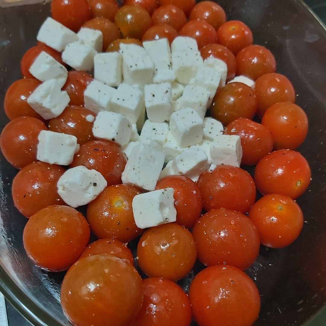 Pasta con salsa de tomate cherry y queso feta Paso 0