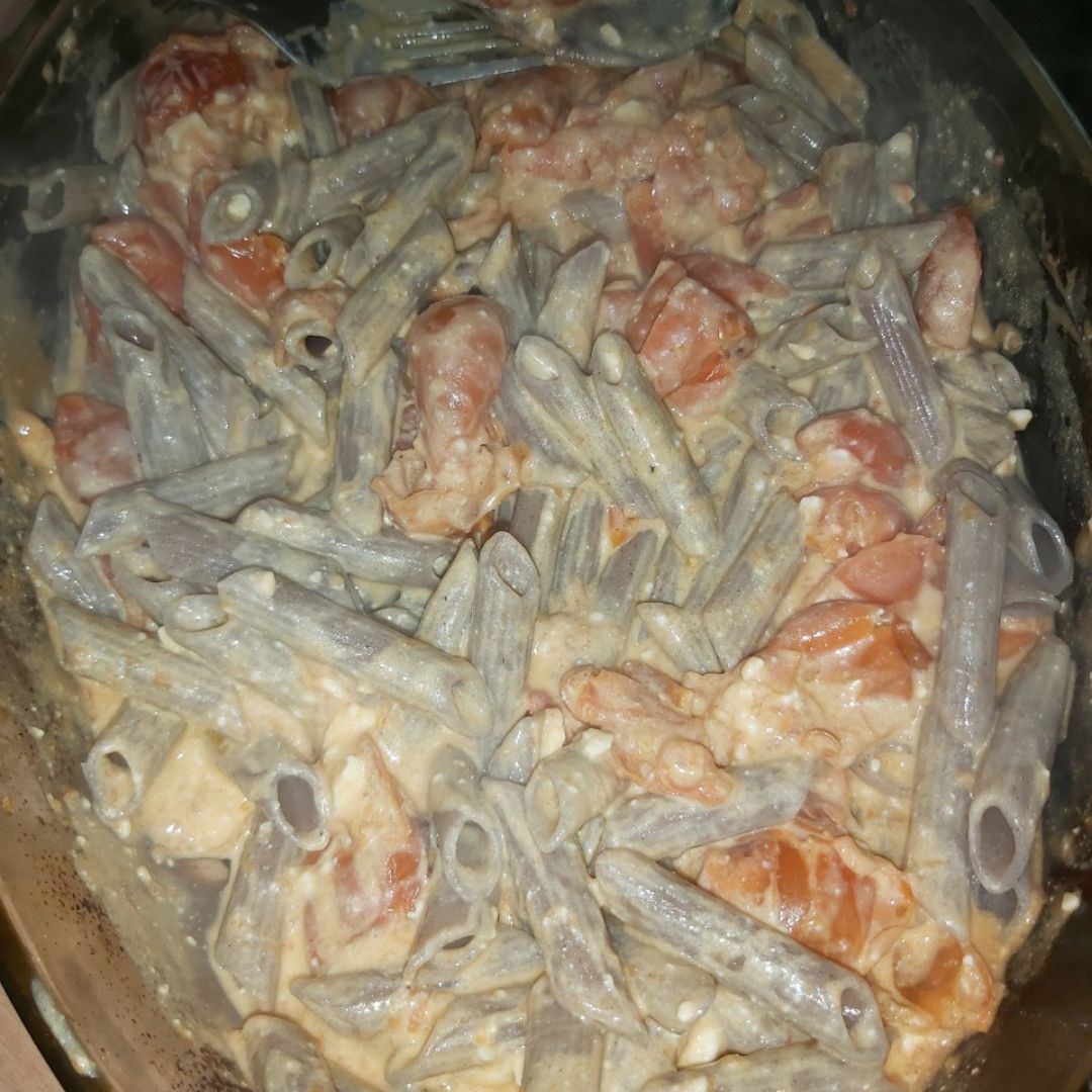 Pasta con salsa de tomate cherry y queso feta Paso 3