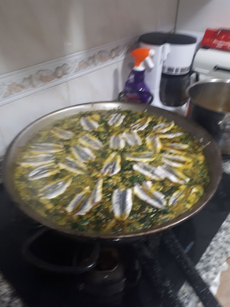 Pella de espinacas y boquerones Pella de espinacas y boquerones