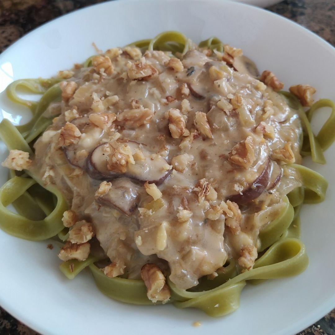 Pasta con salsa roquefort, champiñones y nueces Pasta con salsa roquefort, champiñones y nueces