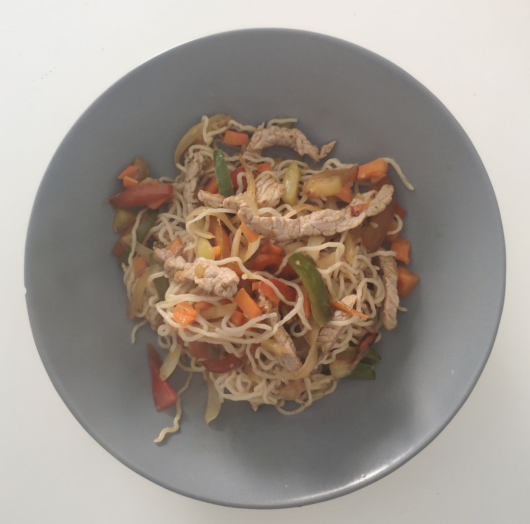 Pasta konjac con verduras y ternera lechal Pasta konjac con verduras y ternera lechal