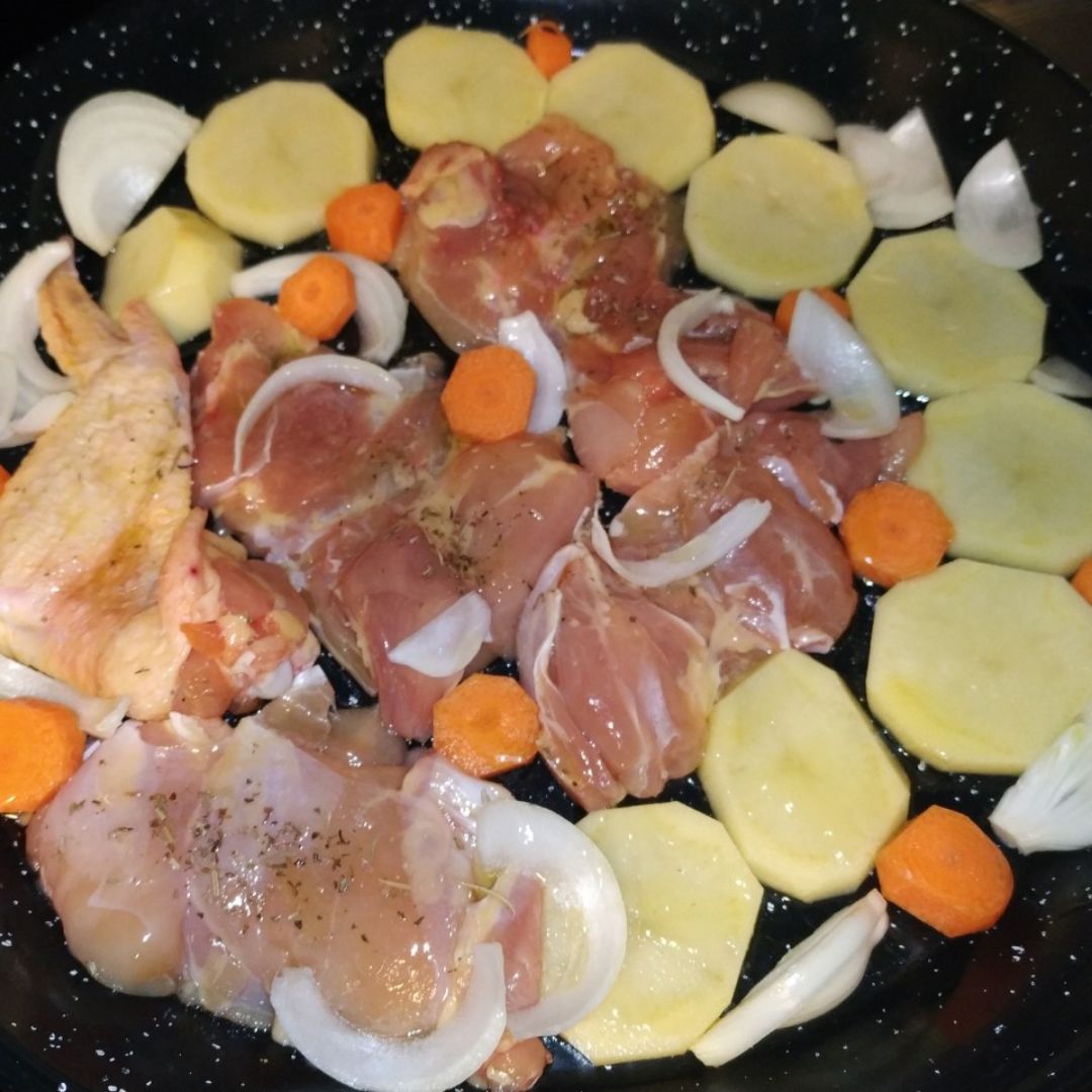 Pollo al horno con patatas y verduras Paso 2 Pollo al horno con patatas y verduras Paso 2