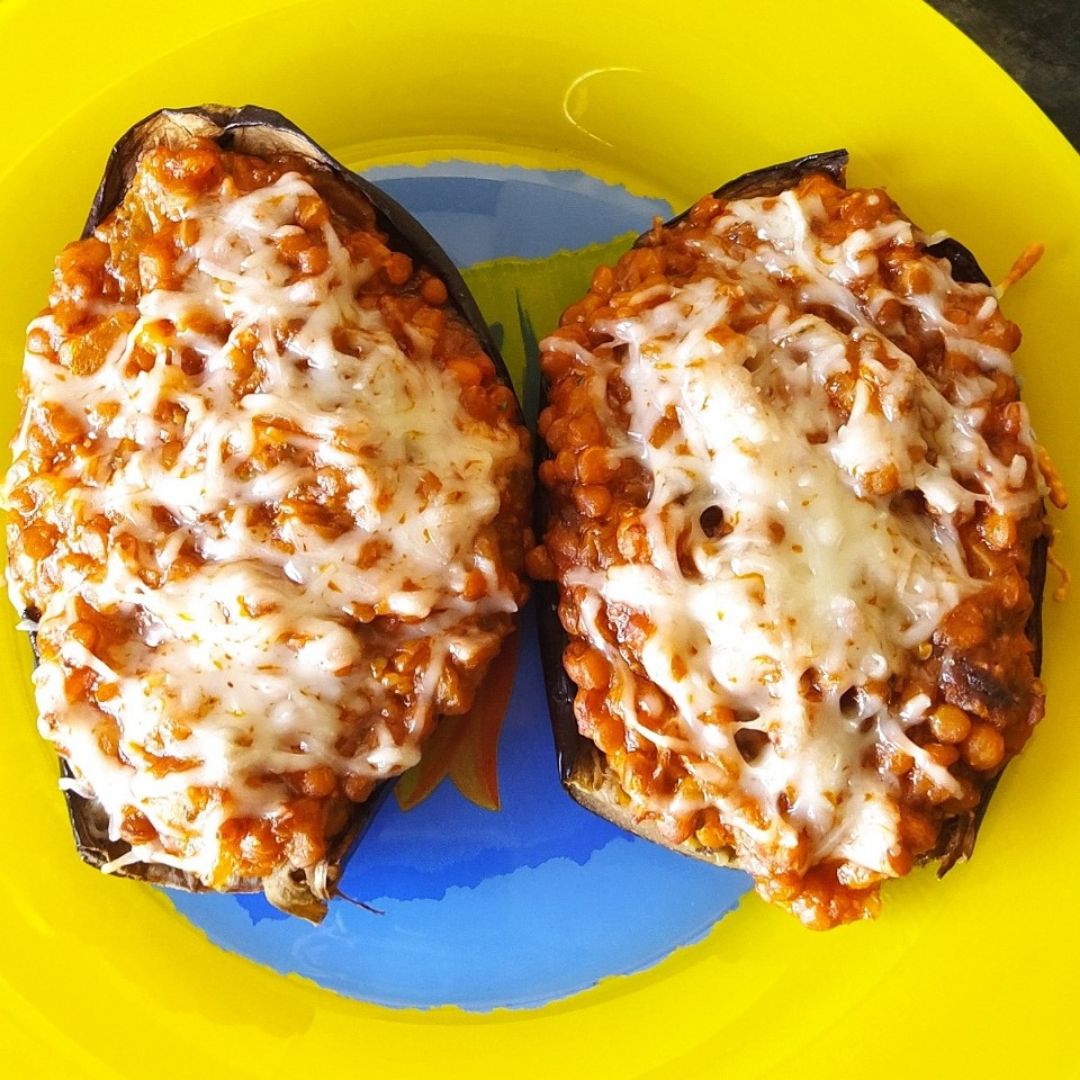 Berenjenas rellenas de boloñesa de lentejas