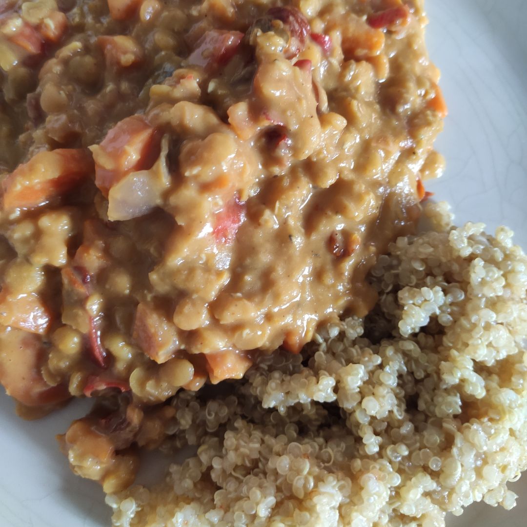 Curry de lentejas y quinoa