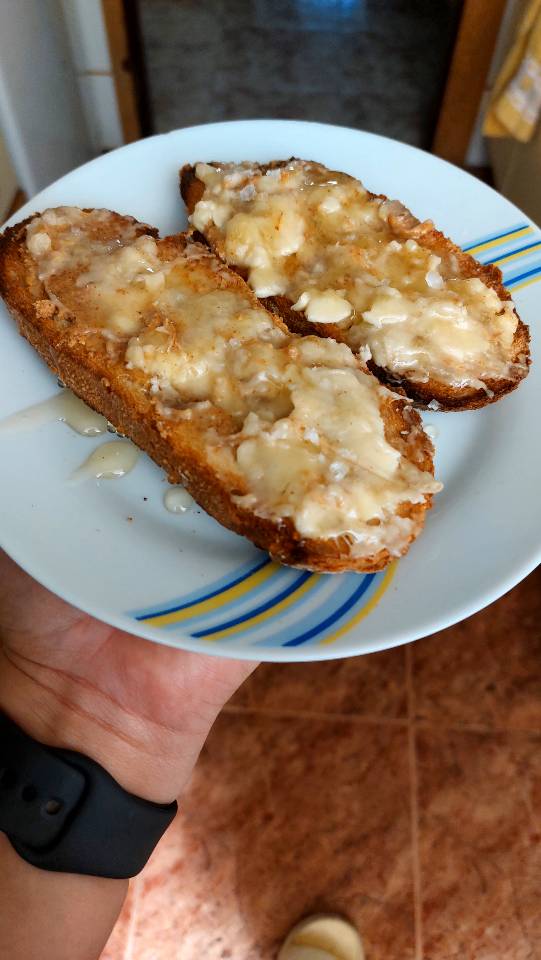 Peanut butter-banana toste Peanut butter-banana toste