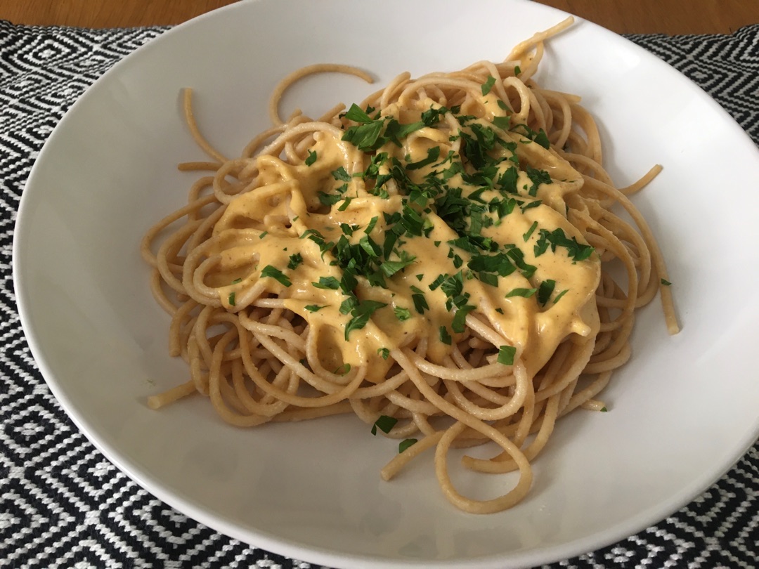 Pasta con salsa de calabaza y nuez 