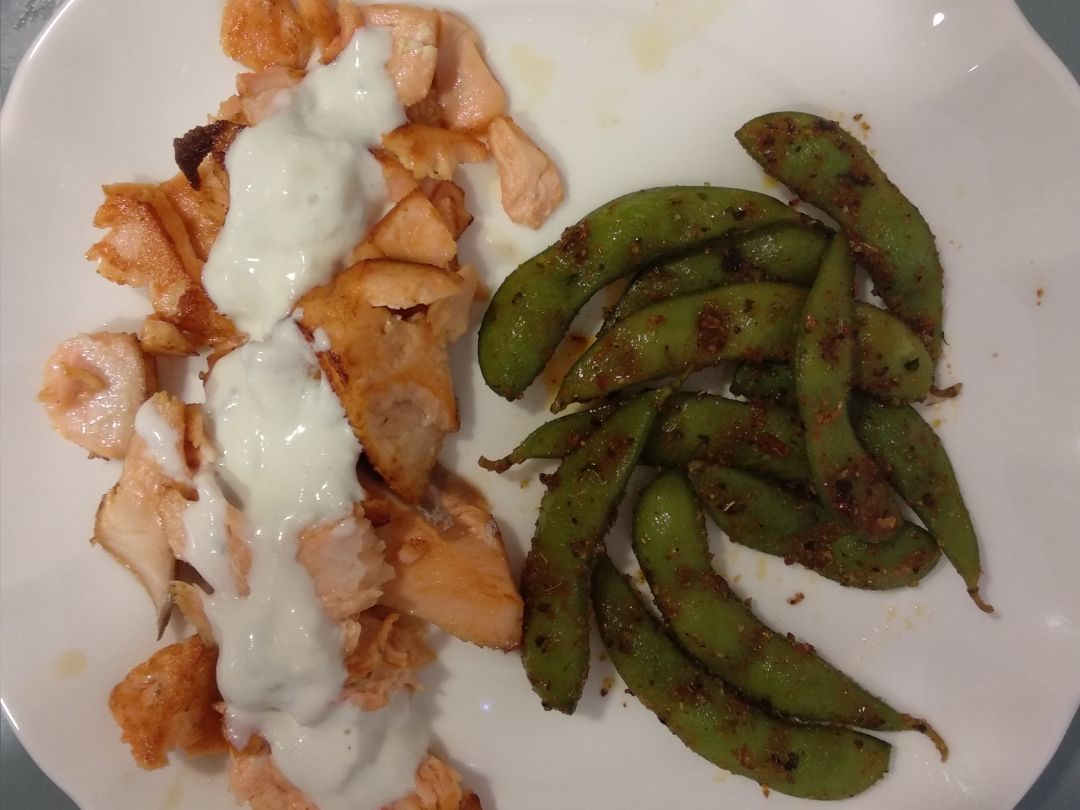 Salmón y edamames Salmón y edamames