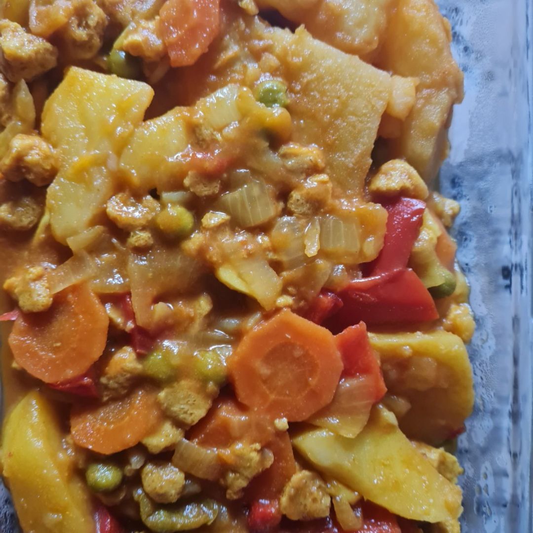 Guiso de patata con soja texturizada Guiso de patata con soja texturizada