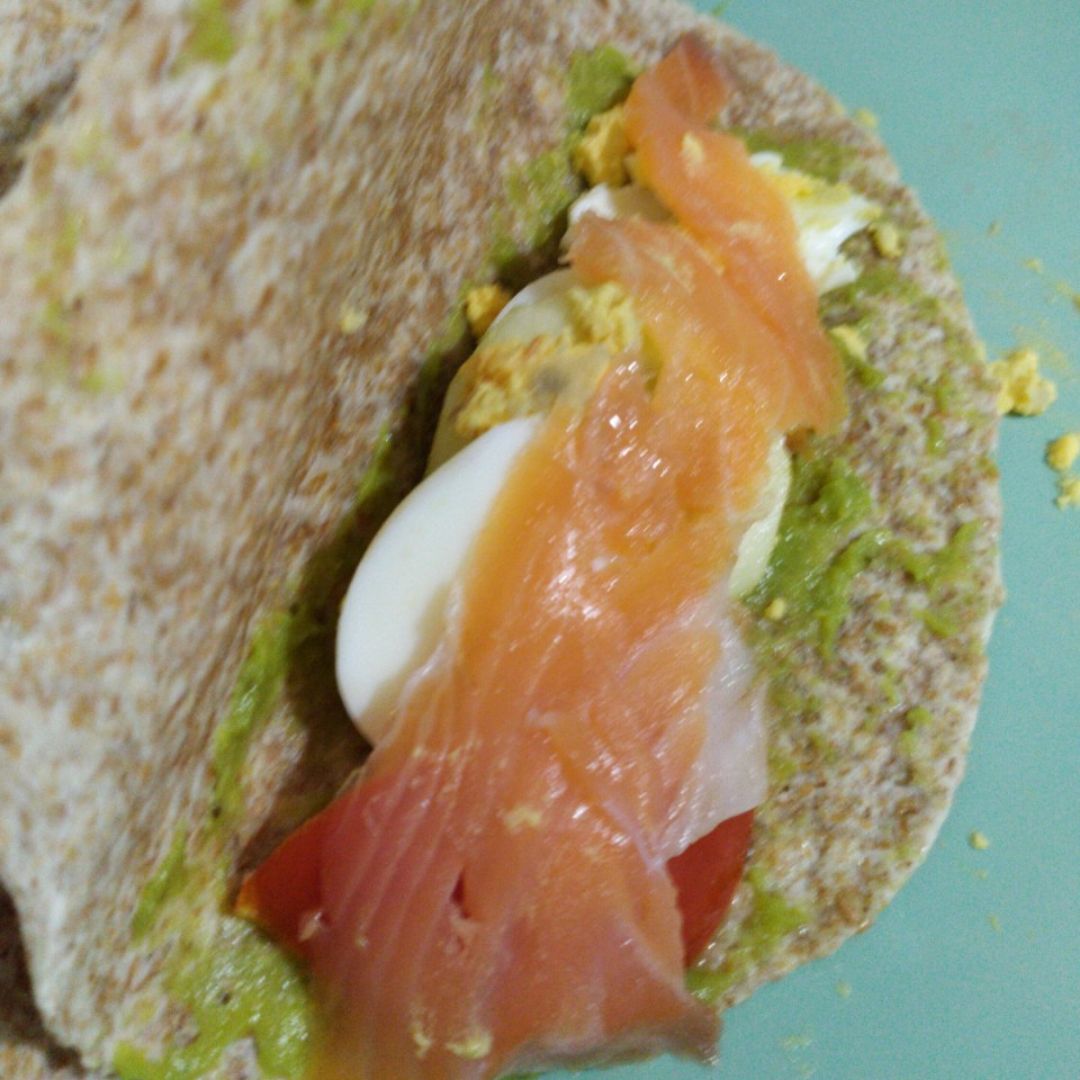 Tortilla integral con salmón Tortilla integral con salmón