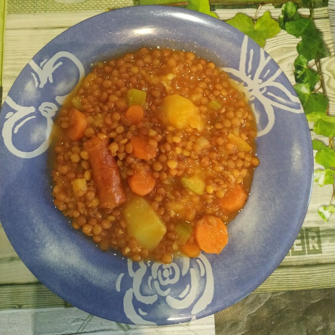 Lentejas con chistorra y verduras Lentejas con chistorra y verduras