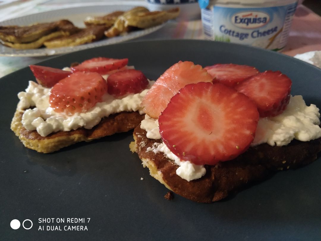 Tortitas con cottage y fresas