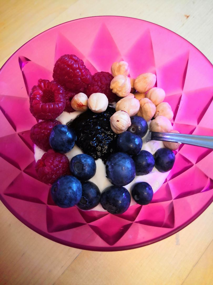 Skyr con fruta y frutos secos Skyr con fruta y frutos secos