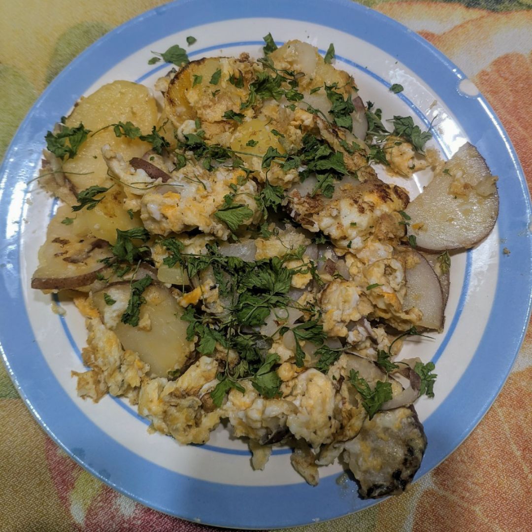 Patatas revueltas con huevo Patatas revueltas con huevo
