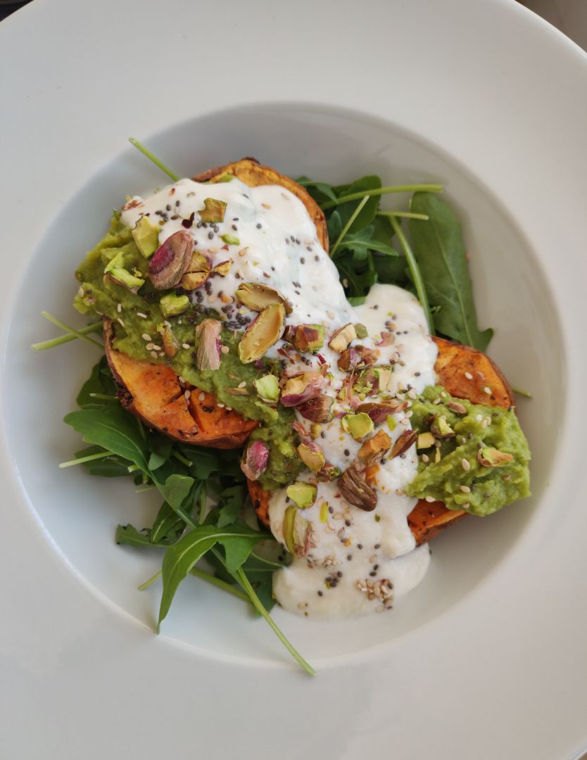 Boniato al horno con yogur y guacamole 🥑 Boniato al horno con yogur y guacamole 🥑