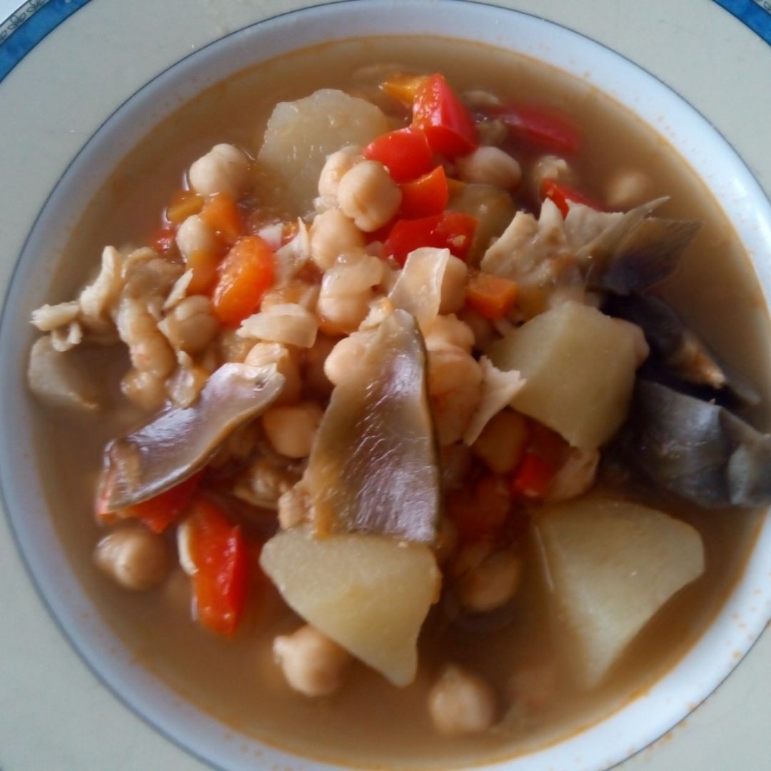 Potaje de garbanzos con verduras y gambas Potaje de garbanzos con verduras y gambas