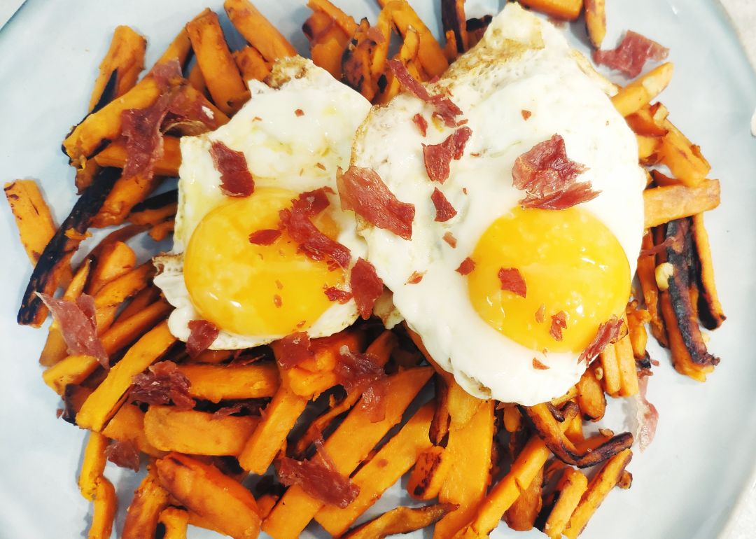 Huevos estrellados con boniato