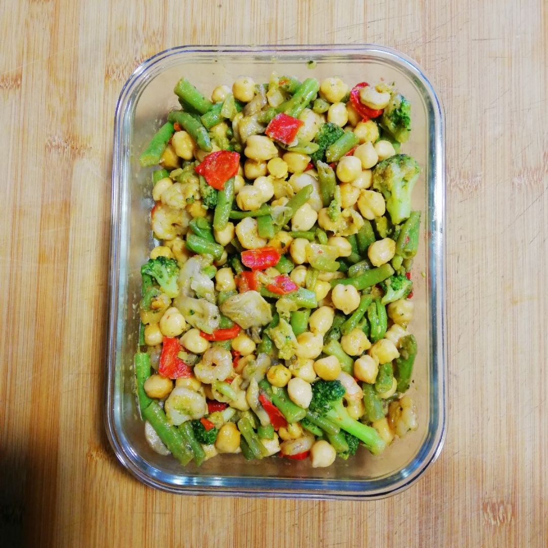 Salteado de verduras con gambas y garbanzos Salteado de verduras con gambas y garbanzos