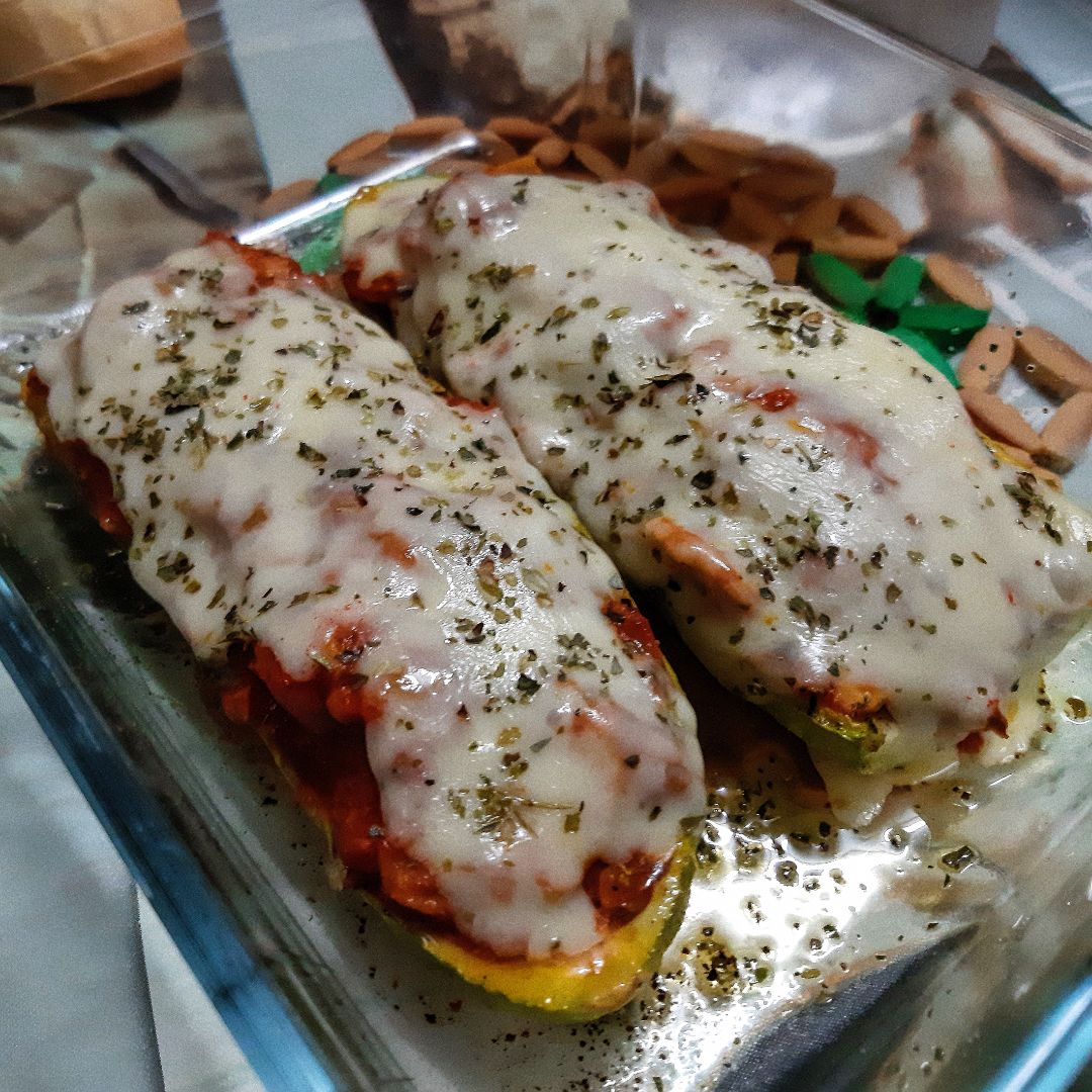Calabacín relleno de boloñesa de atún Calabacín relleno de boloñesa de atún
