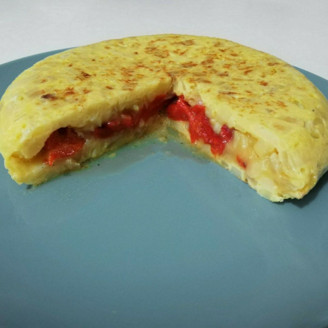 Tortilla de patatas con pimiento asado
