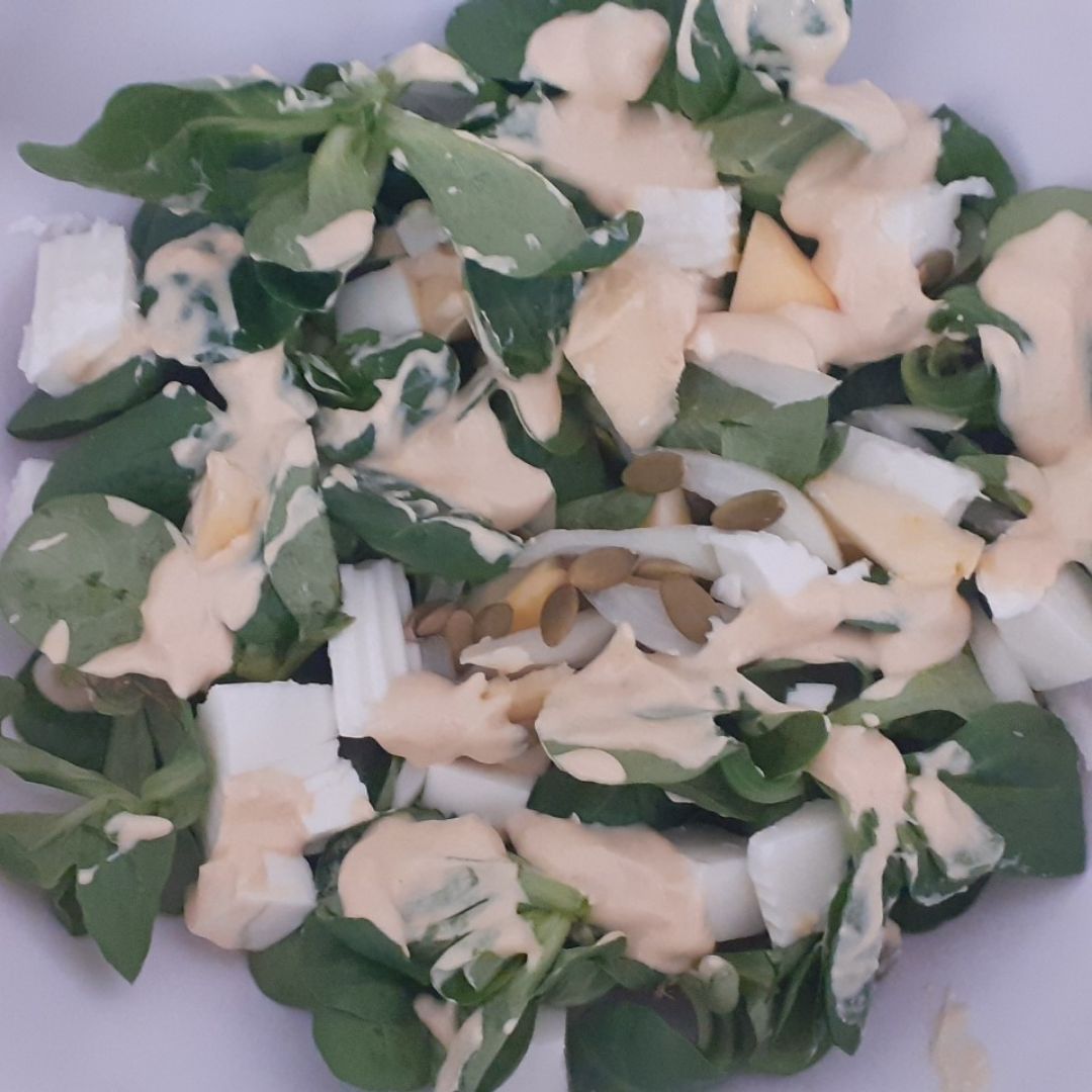 Ensalada con salsa de mostaza Ensalada con salsa de mostaza
