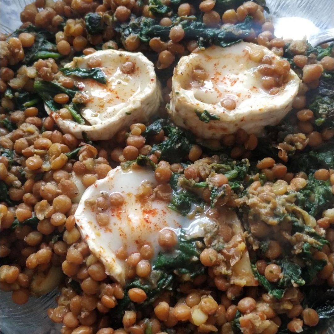 Espinacas con lentejas y queso de cabra Espinacas con lentejas y queso de cabra