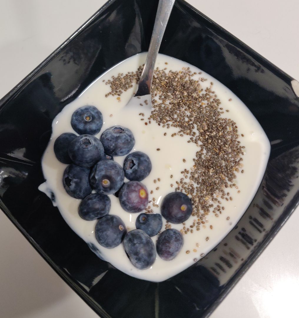 Yogur de arándanos y chía Yogur de arándanos y chía
