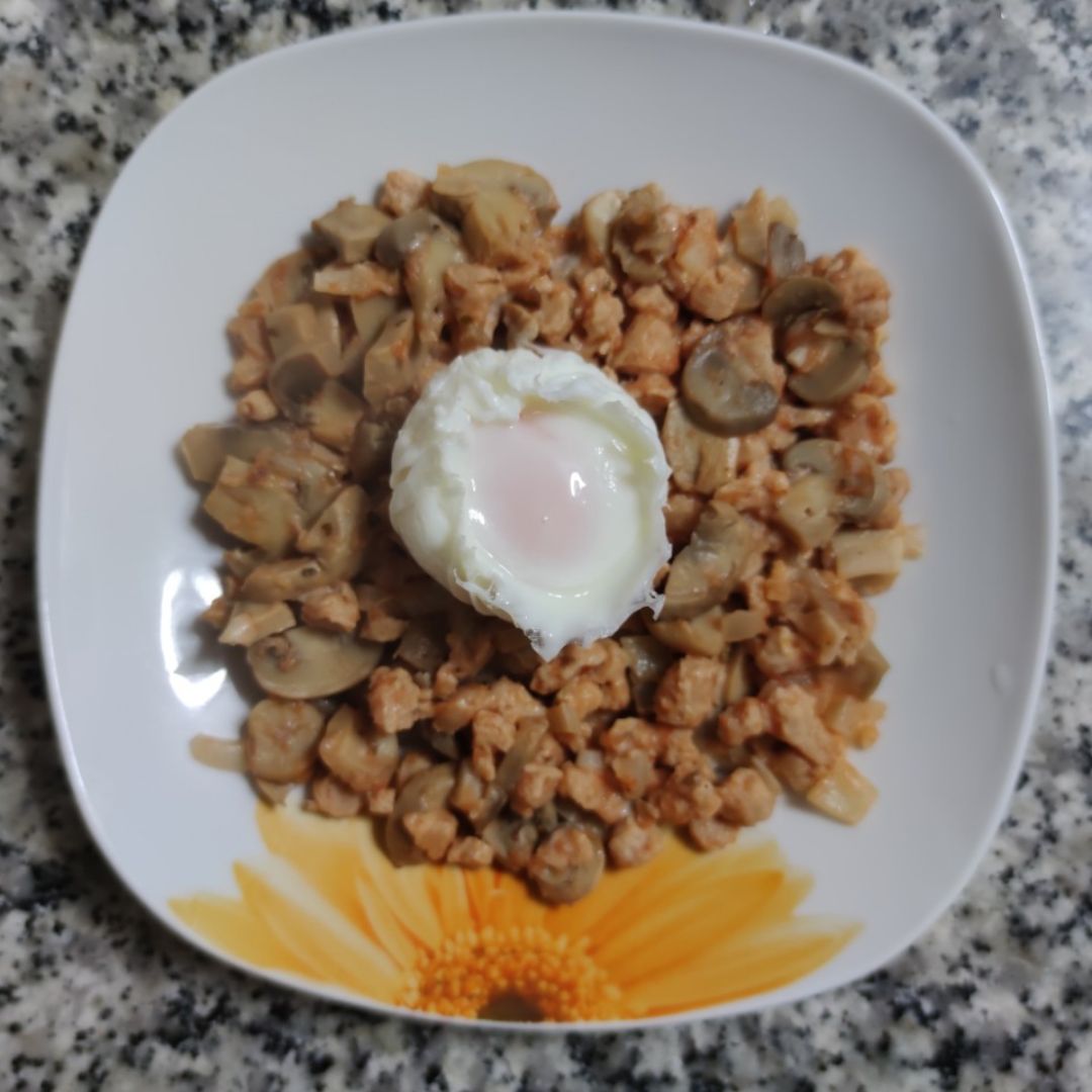 Soja texturizada con champiñones y huevo poché Paso 5 Soja texturizada con champiñones y huevo poché Paso 5