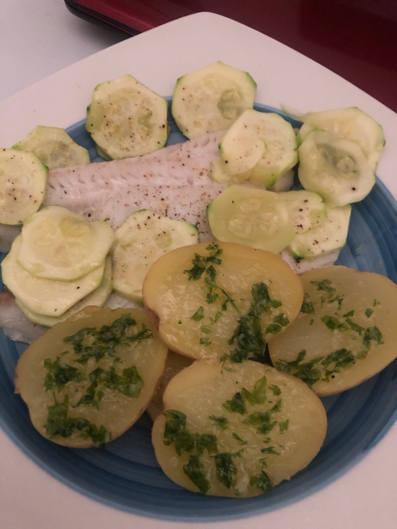 Pescado con patatas y calabacín 