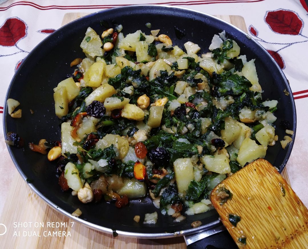 Espinacas con frutos secos y patata🥰