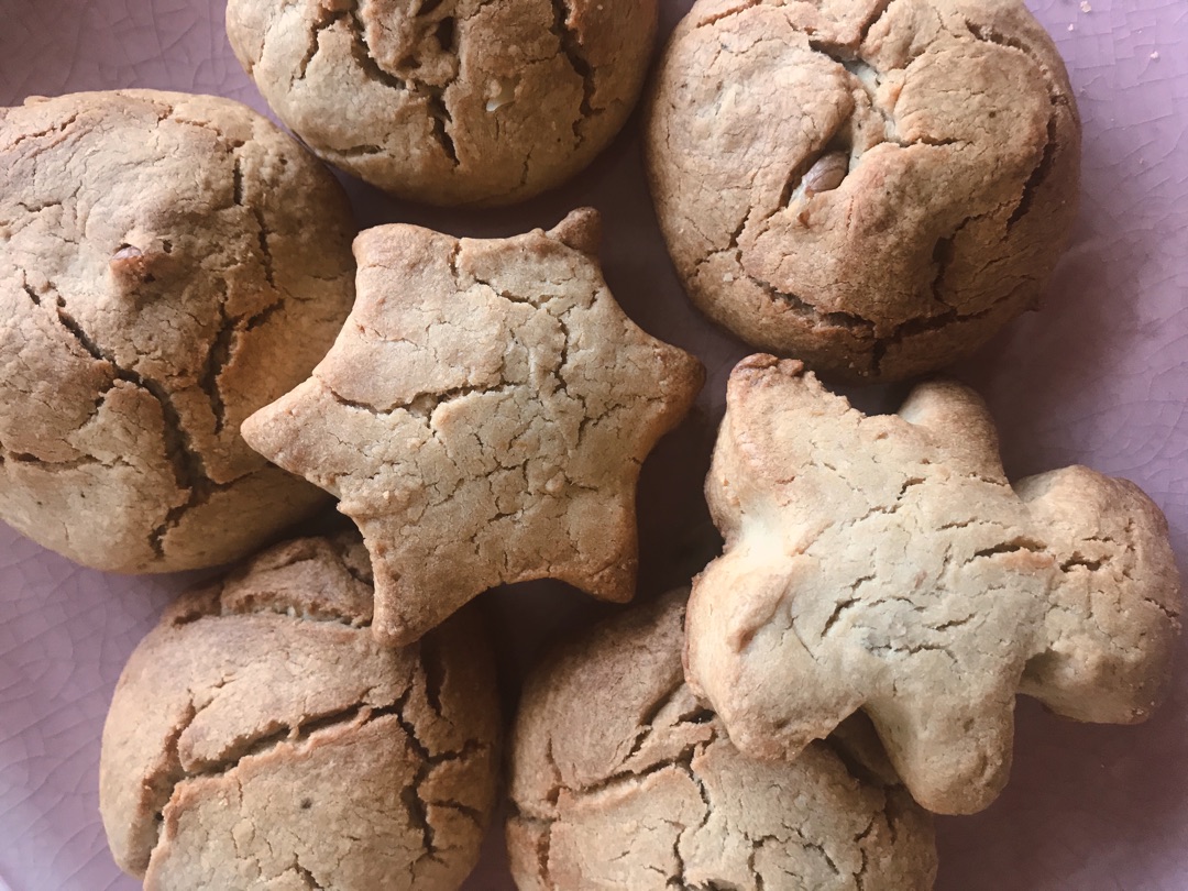 Galletas de navidad de mantequilla y nueces