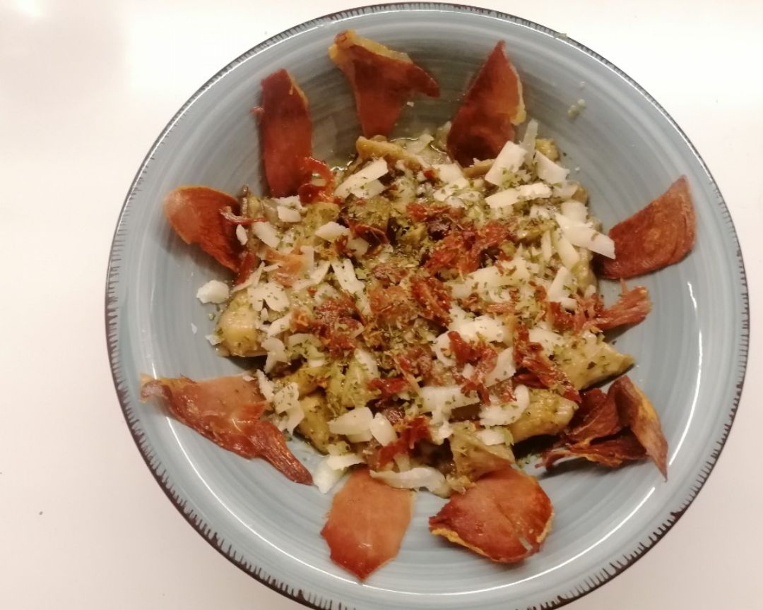 Setas con chips de jamón y queso parmesano Setas con chips de jamón y queso parmesano