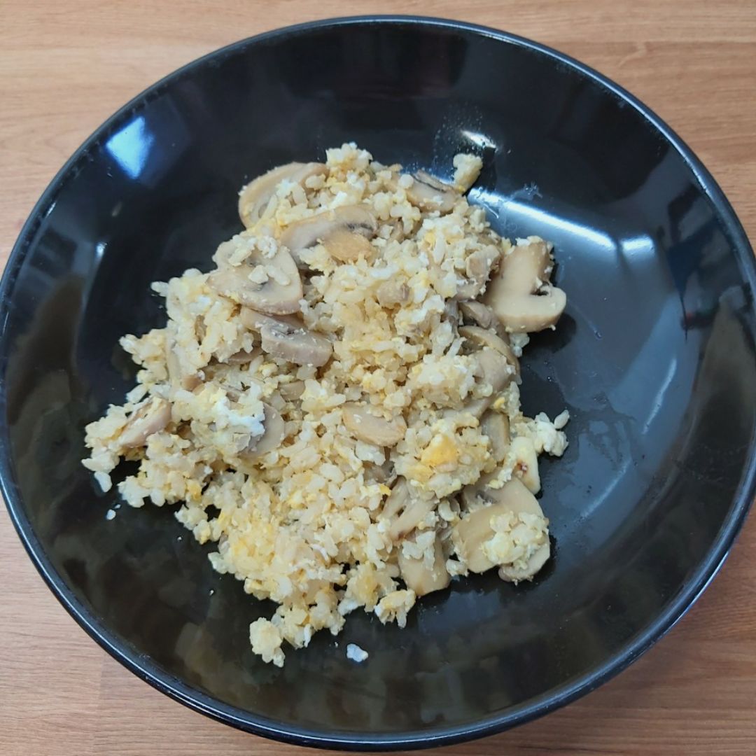 Arroz integral con champis y huevo revuelto Arroz integral con champis y huevo revuelto
