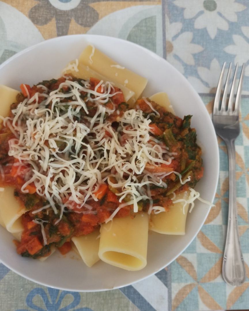 Pasta con escarola y verduras picante. Pasta con escarola y verduras picante.