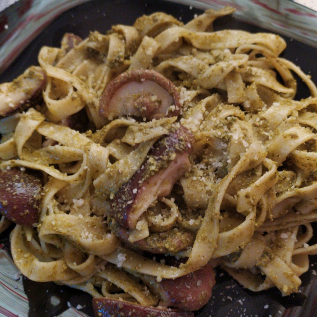 Tallarines con pesto y setas Tallarines con pesto y setas