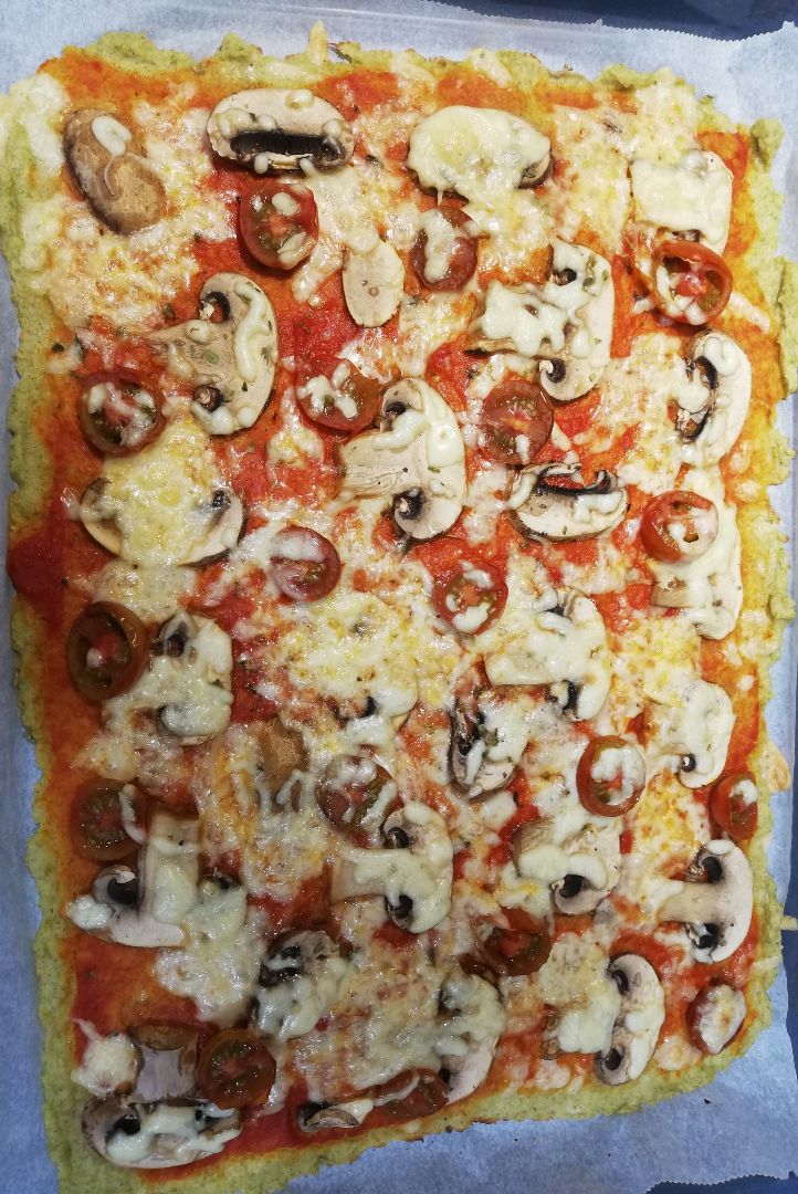 PIZZA CON BASE DE BROCOLI