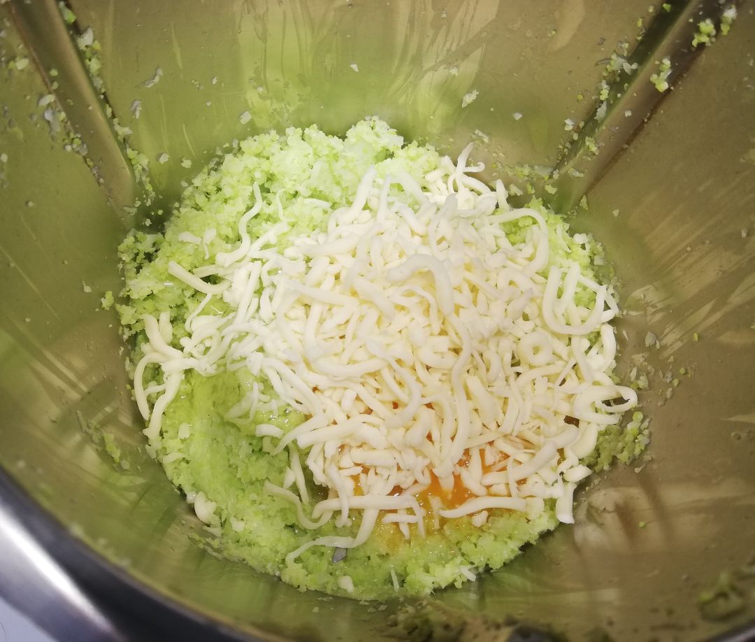 PIZZA CON BASE DE BROCOLI Paso 3