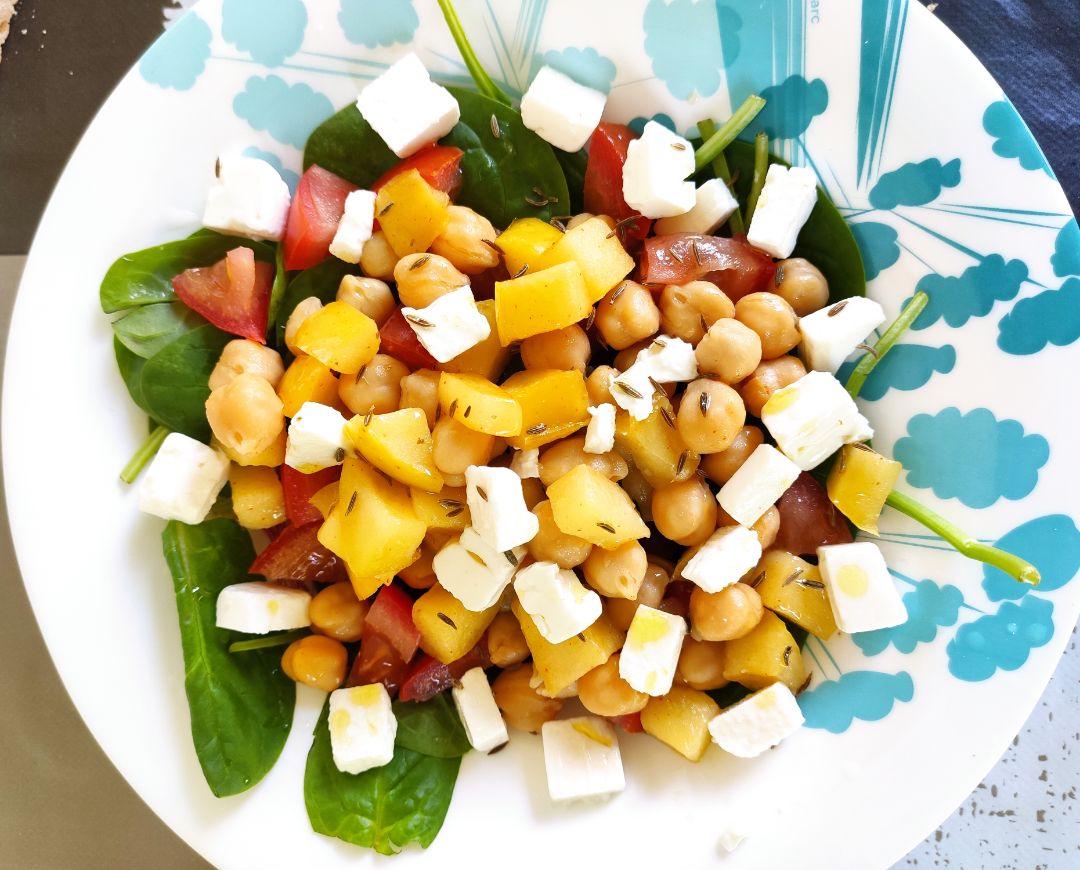 Ensalada templada de garbanzos y manzana Ensalada templada de garbanzos y manzana