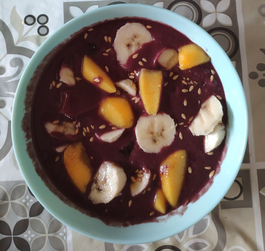 Açai con semillas, dátiles, frutas y frutos secos. Açai con semillas, dátiles, frutas y frutos secos.