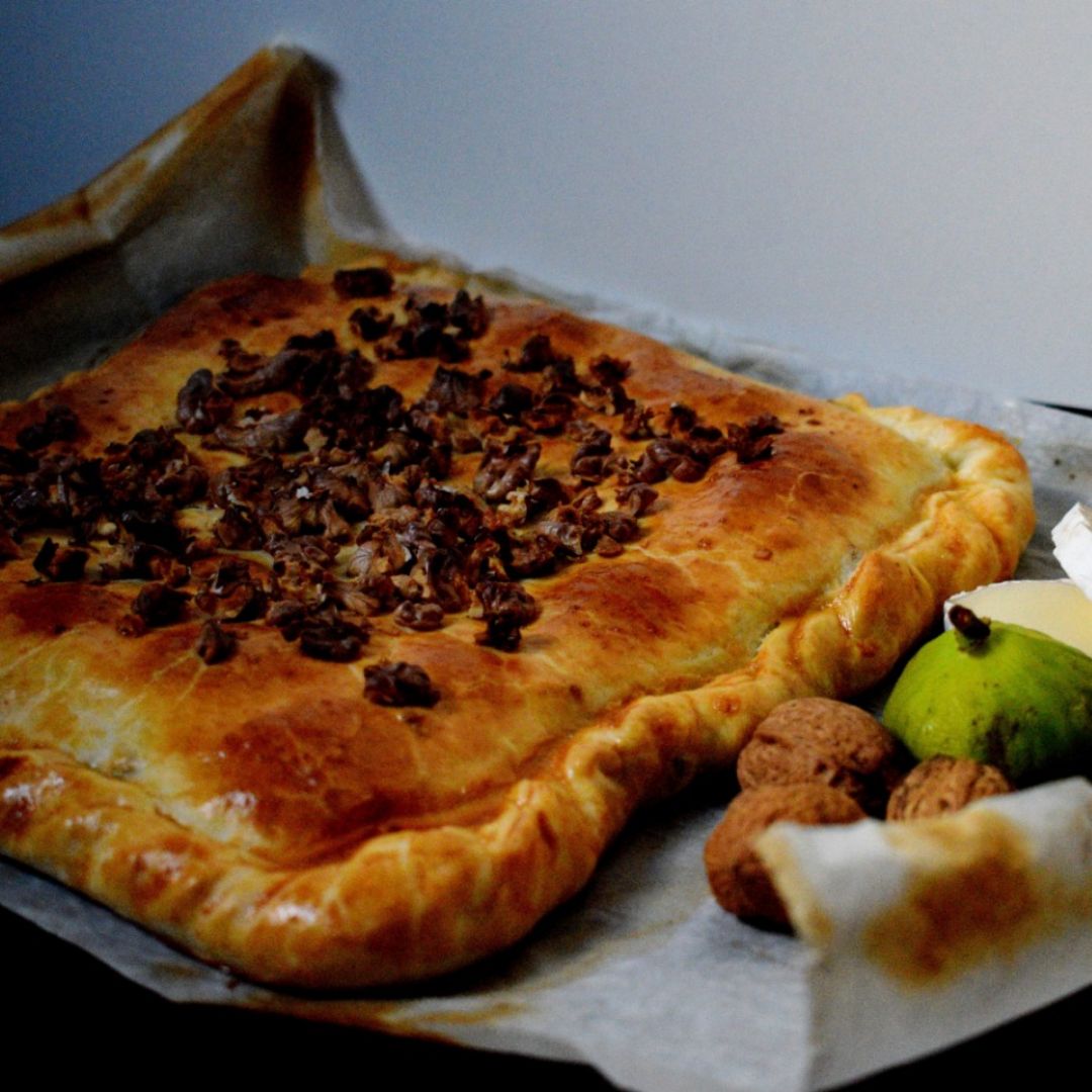 Empanada de higos, queso de cabra y nueces Empanada de higos, queso de cabra y nueces